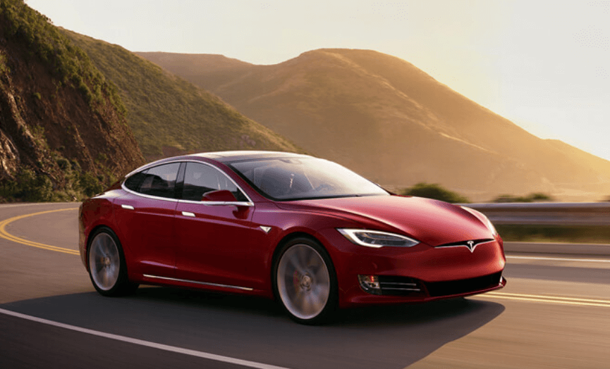 TESLA'YA EBEVEYN KONTROLÜ GELİYOR